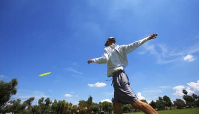 Read more about the article How to Throw a Disc Golf Driver Straight